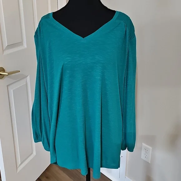 Top - Picture 4 of 16